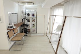 【表参道駅10分】展示会やポップアップストアに最適な自然光が溢れる白を貴重としたレンタルスペース