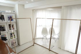 【表参道駅10分】展示会やポップアップストアに最適な自然光が溢れる白を貴重としたレンタルスペース