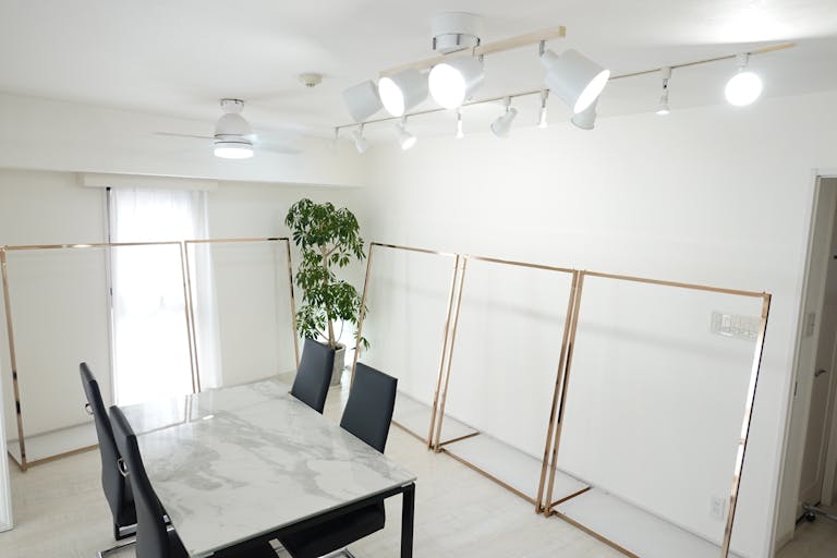 【表参道駅10分】展示会やポップアップストアに最適な自然光が溢れる白を貴重としたレンタルスペースの画像4