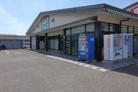【ドラッグセイムス貴志川店】キッチンカー出店やプロモーション催事に最適なドラッグストアの駐車場イベントスペース
