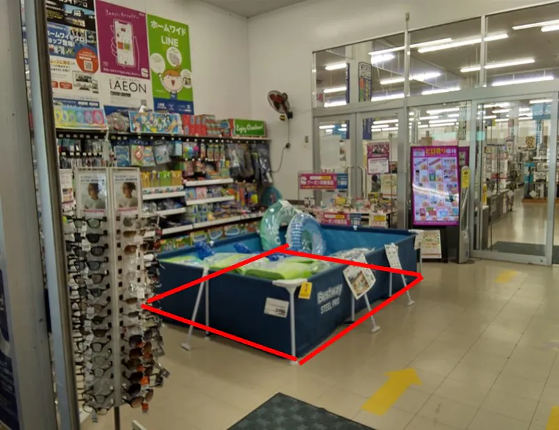 【ホームワイド鶴岡店（大分県）】店内　風除室　催事スペース