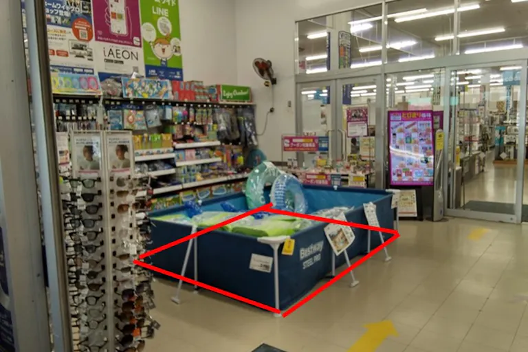 【ホームワイド鶴岡店(大分県)】店内 風除室 催事スペースの画像2