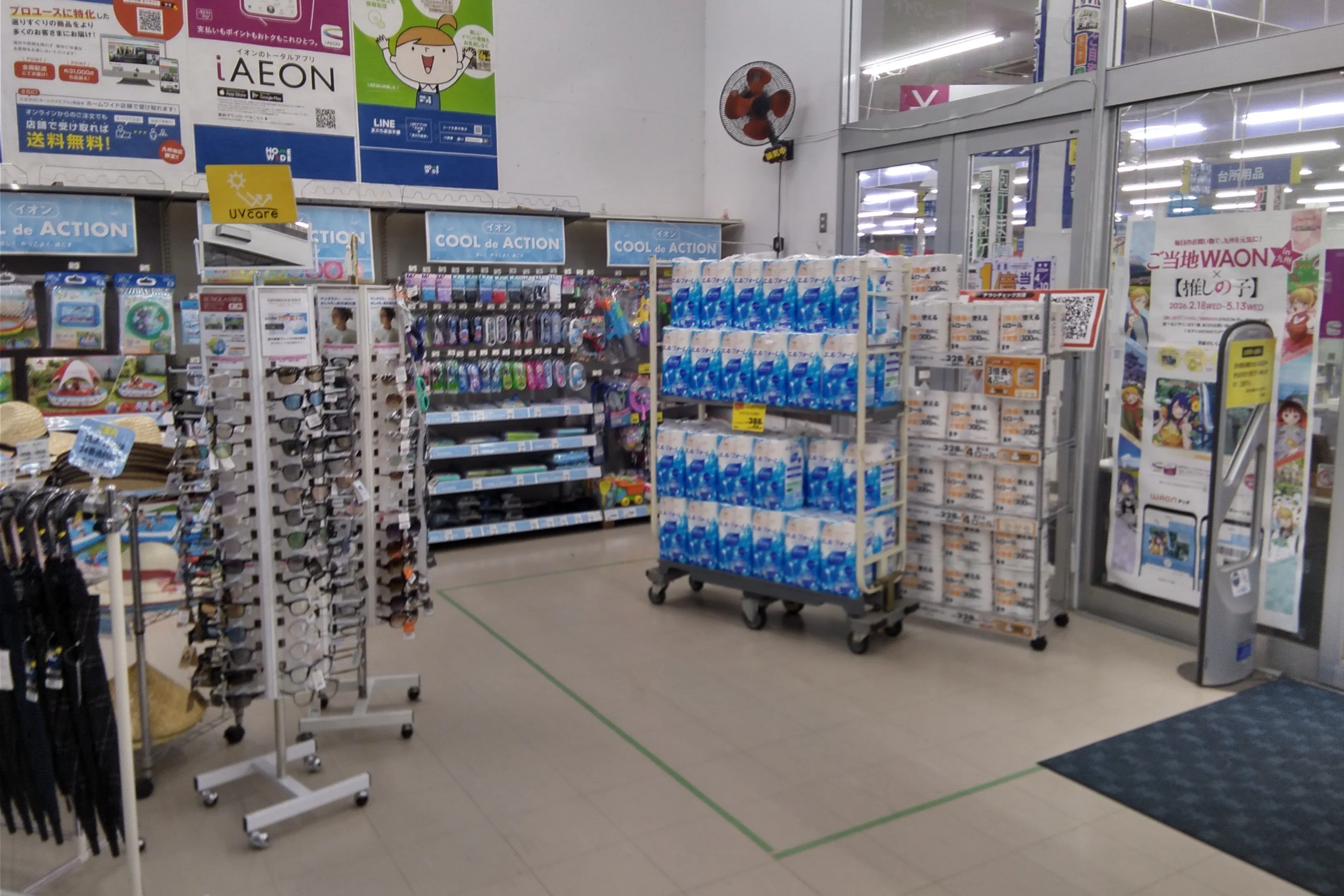 【ホームワイド鶴岡店(大分県)】店内 風除室 催事スペース