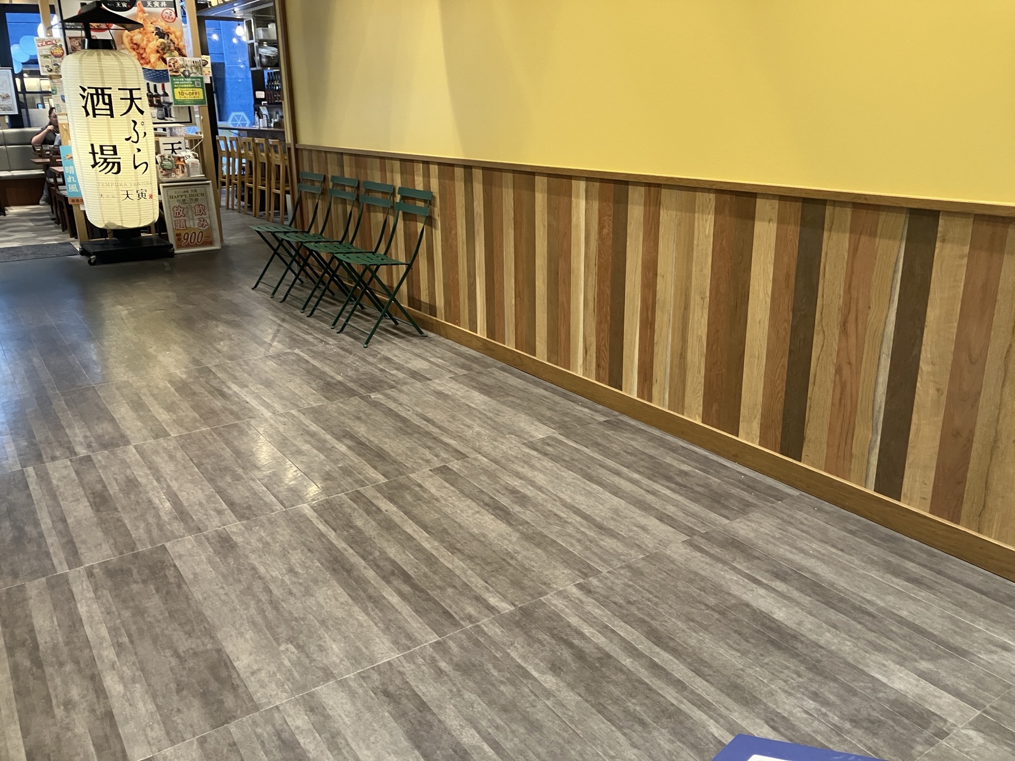 【KAMEIDO CLOCK】1F喫煙所前 電子タバコなどの販促プロモーションに最適な催事イベントスペース