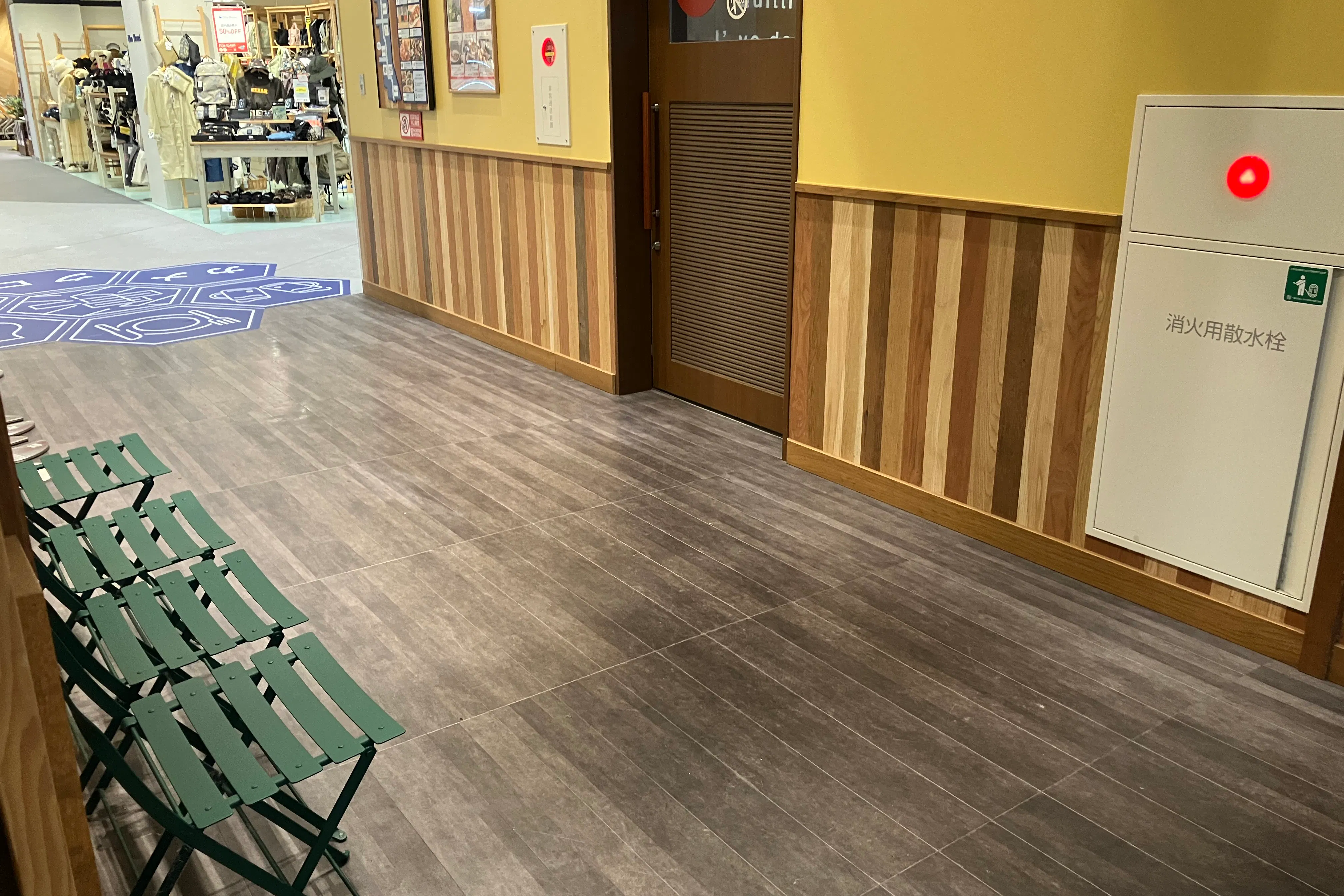 【KAMEIDO CLOCK】1F喫煙所前 電子タバコなどの販促プロモーションに最適な催事イベントスペース