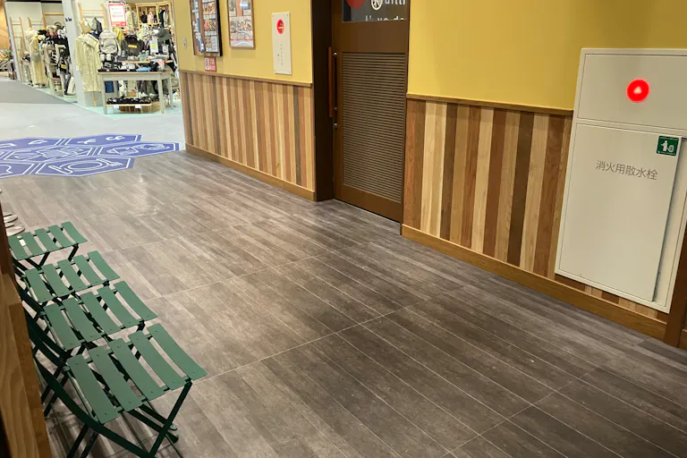 【KAMEIDO CLOCK】1F喫煙所前 電子タバコなどの販促プロモーションに最適な催事イベントスペースの画像3