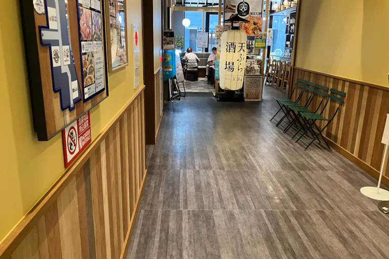 【KAMEIDO CLOCK】1F喫煙所前 電子タバコなどの販促プロモーションに最適な催事イベントスペースの画像2