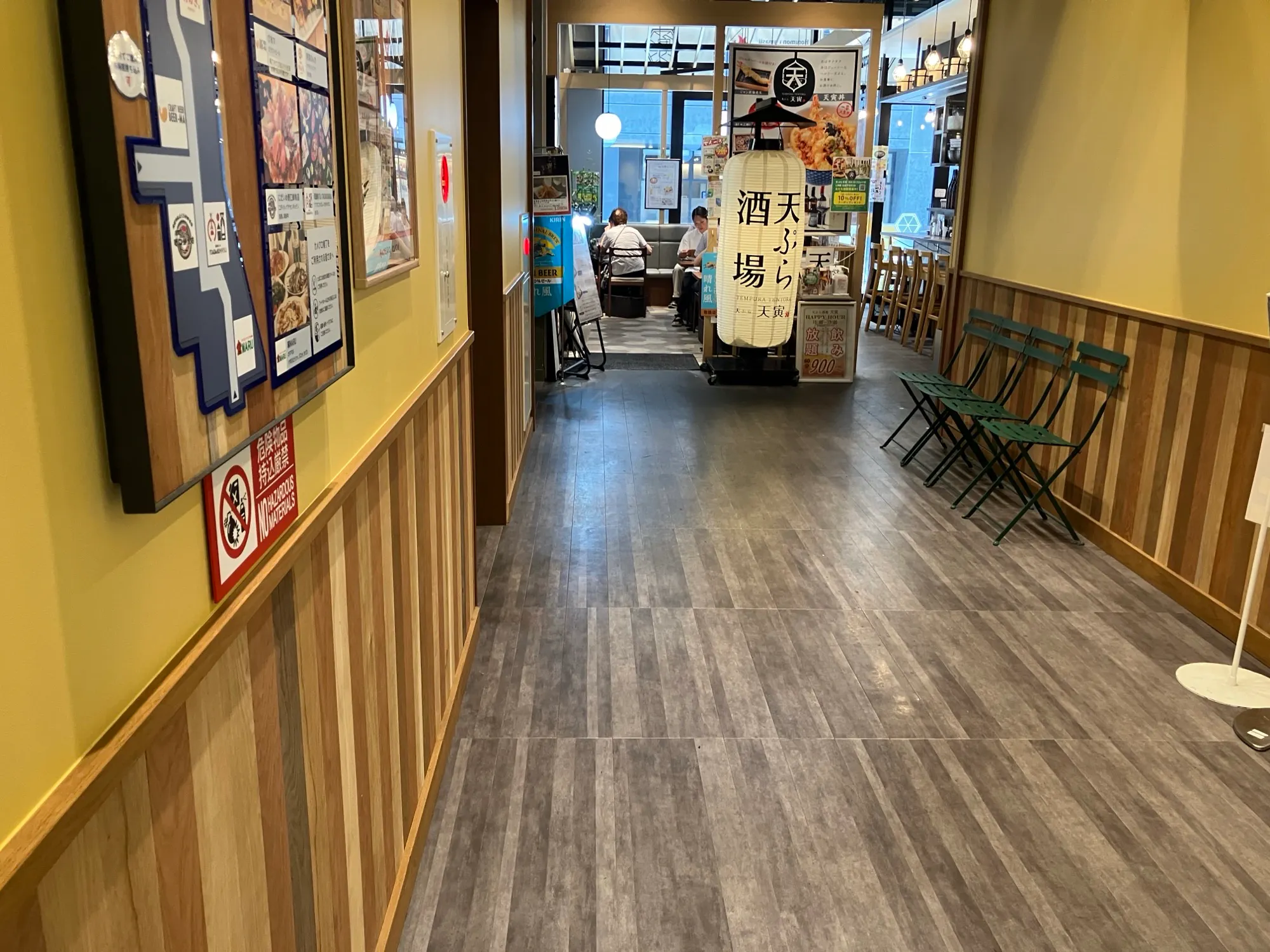 【KAMEIDO CLOCK】1F喫煙所前 電子タバコなどの販促プロモーションに最適な催事イベントスペース