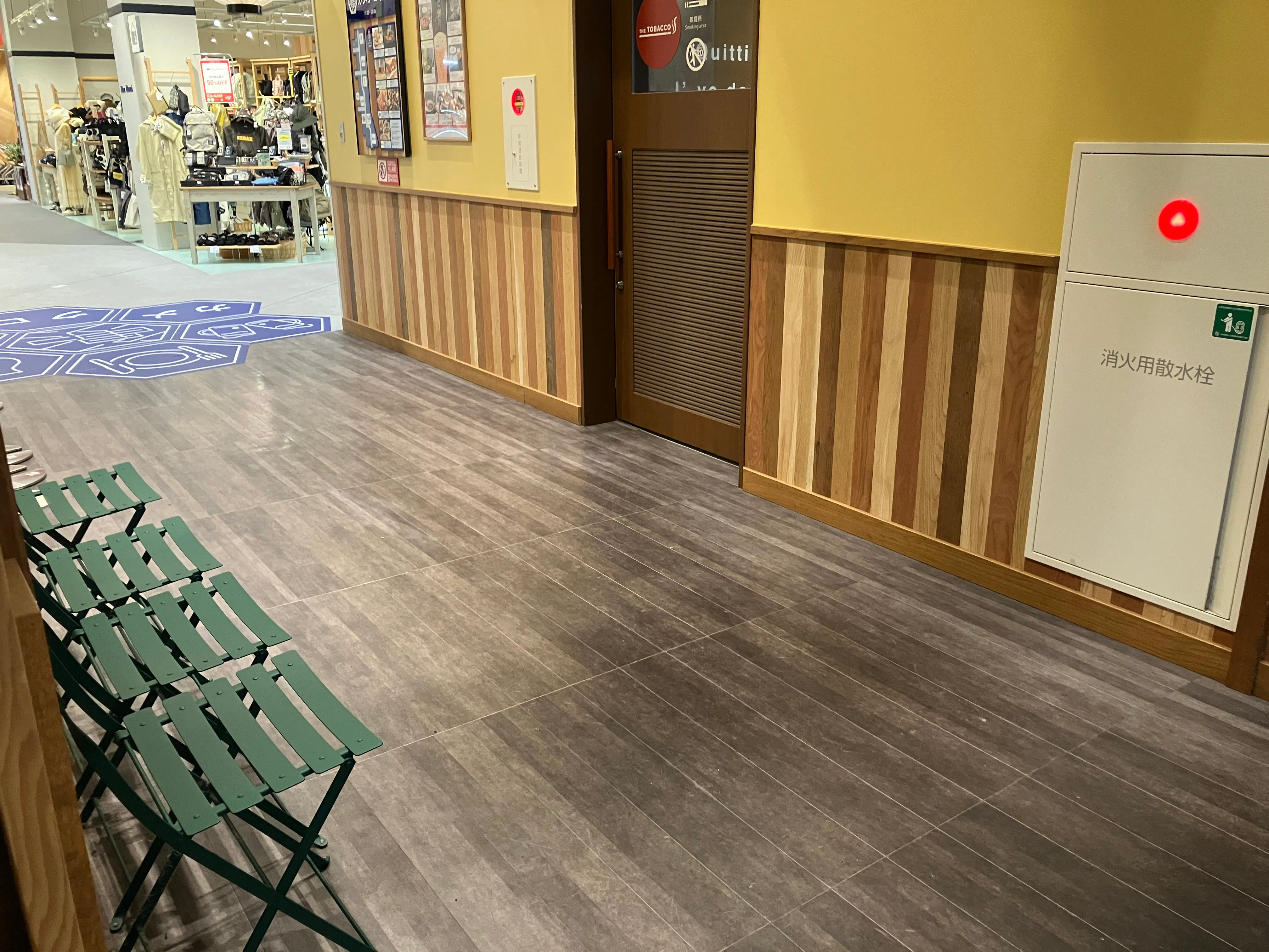 【KAMEIDO CLOCK】1F喫煙所前 電子タバコなどの販促プロモーションに最適な催事イベントスペース