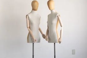 【肥後橋駅8分】展示会やポップアップストアに最適な自然光が多く入り込む白色の撮影スタジオ