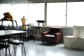 【肥後橋駅8分】展示会やポップアップストアに最適な自然光が多く入り込む白色の撮影スタジオ