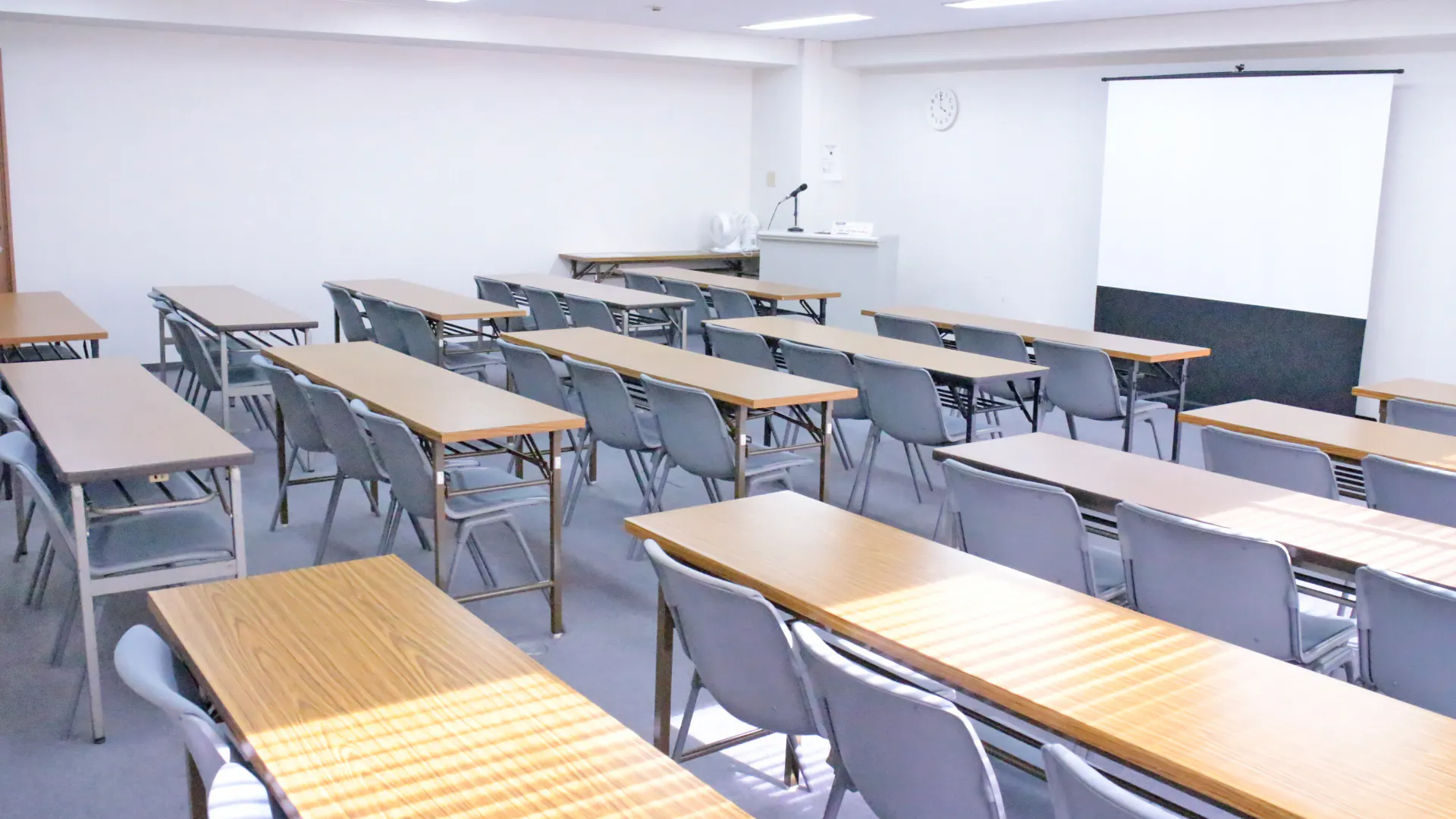 【四ツ橋・近商ビル|四ツ橋駅2分】最大45名まで利用できる貸し会議室(7階A区画)