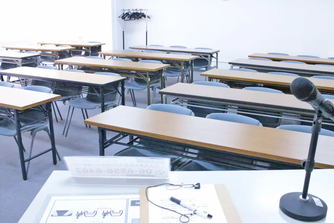 【四ツ橋・近商ビル|四ツ橋駅30秒】最大45名まで利用できる貸し会議室(7階A区画)