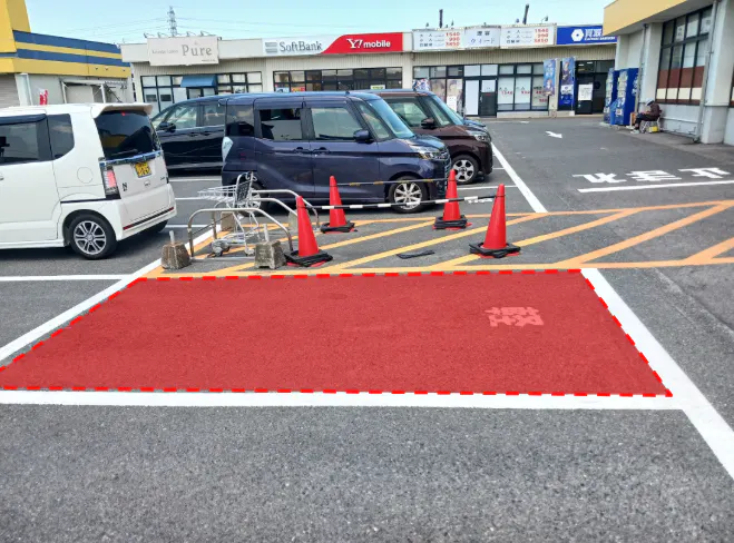 【あんくる夢市場 甘木店】お客様用駐車場の一角 販促プロモーションや物販に最適なスーパー屋外催事イベントスペース