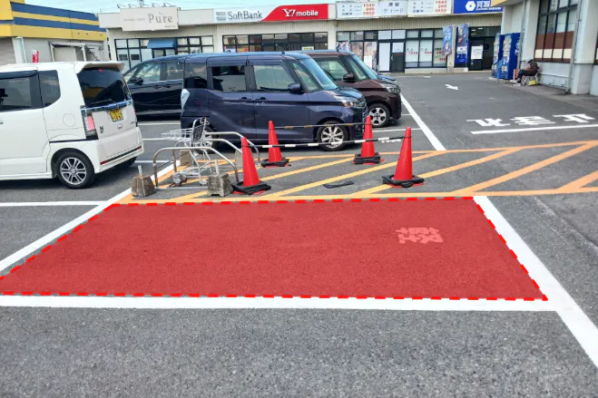 【あんくる夢市場 甘木店】お客様用駐車場の一角 販促プロモーションや物販に最適なスーパー屋外催事イベントスペース