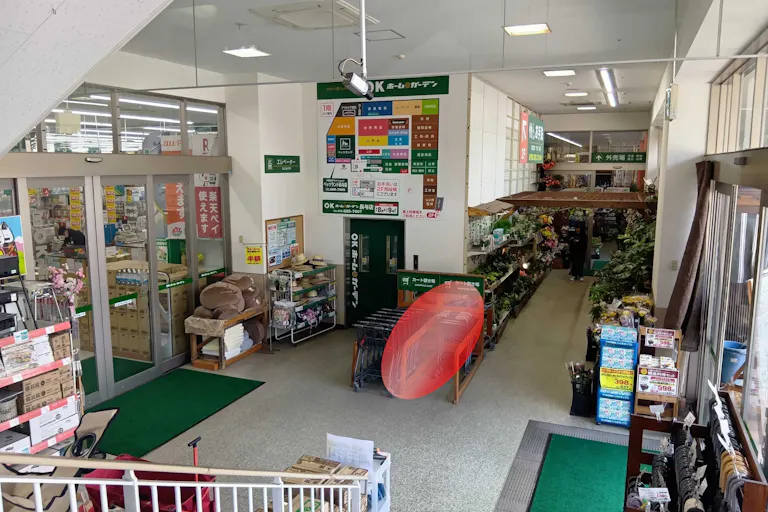 【HIヒロセOKホーム&ガーデン長与店】プロモーションイベントに最適なホームセンターの風除室スペースの画像1
