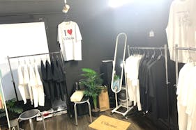 【祐天寺駅7分】展示会場やワークショップに最適な黒が基調のシックな防音室かつ充実の音響設備のあるイベントスペース