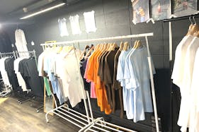 【祐天寺駅7分】展示会場やワークショップに最適な黒が基調のシックな防音室かつ充実の音響設備のあるイベントスペース