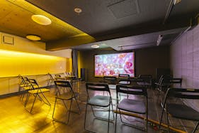【祐天寺駅7分】展示会場やワークショップに最適な黒が基調のシックな防音室かつ充実の音響設備のあるイベントスペース