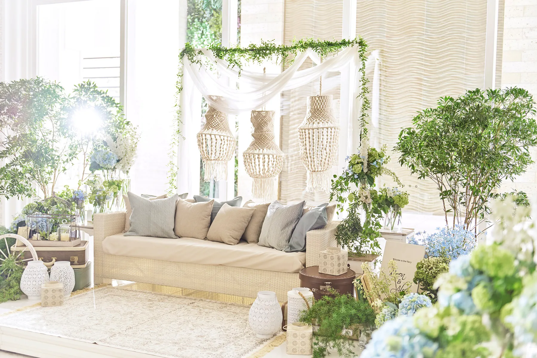 【新屋敷駅6分】撮影や展示会、講演会に活用できる白を基調とした高級感あふれるイベントスぺース(ナチュラ)