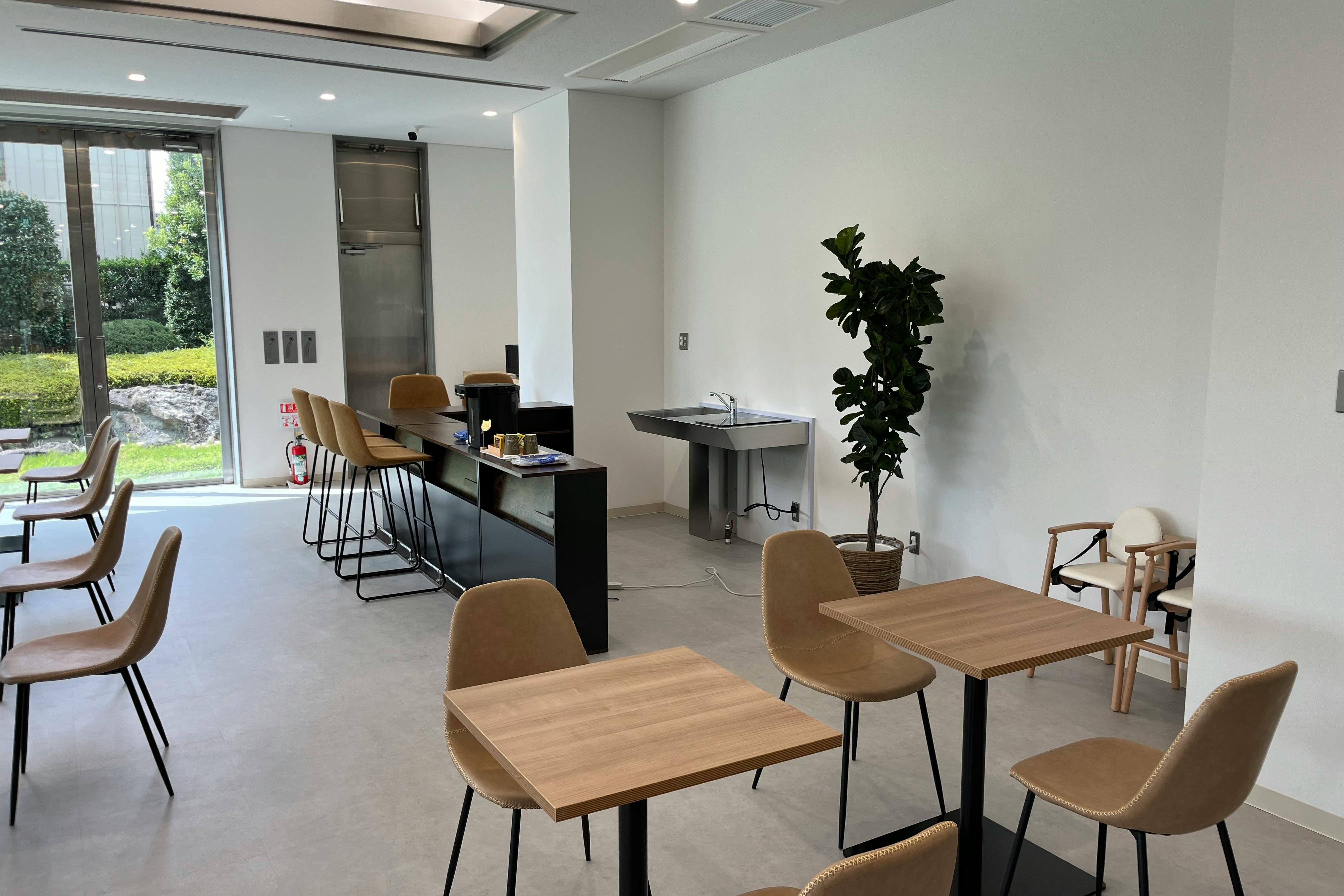 【古河駅2分】ポップアップカフェやワークショップ開催等に最適な清潔感のあるカフェ店内のレンタルスペース