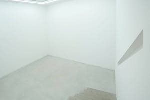 【池尻大橋・中目黒エリア】物撮り撮影やアパレル展示会に最適な白ホリ・ギャラリースペース