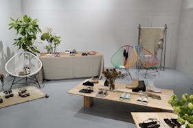 【渋谷駅7分】展示会や撮影に適した白い内装の天井が高く開放感のあるレンタルスペース