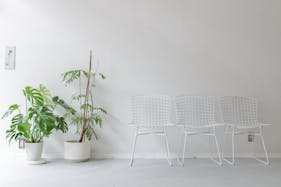 【渋谷駅7分】展示会や撮影に適した白い内装の天井が高く開放感のあるレンタルスペース