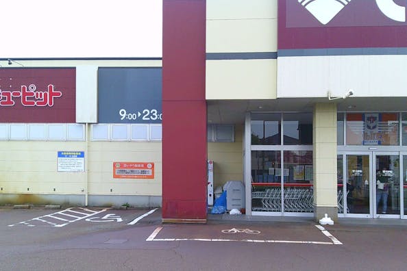 【キューピット長潟店】店舗入口前にあるキッチンカー専用スペース