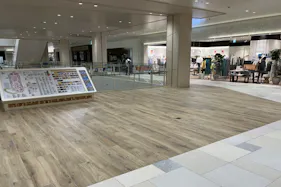 【ららぽーと福岡】2階 南立体駐車場連絡口前