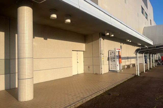 【千代田サンクスショッピングセンター】キッチンカーに利用可能な屋外スペース(店舗入り口から左)