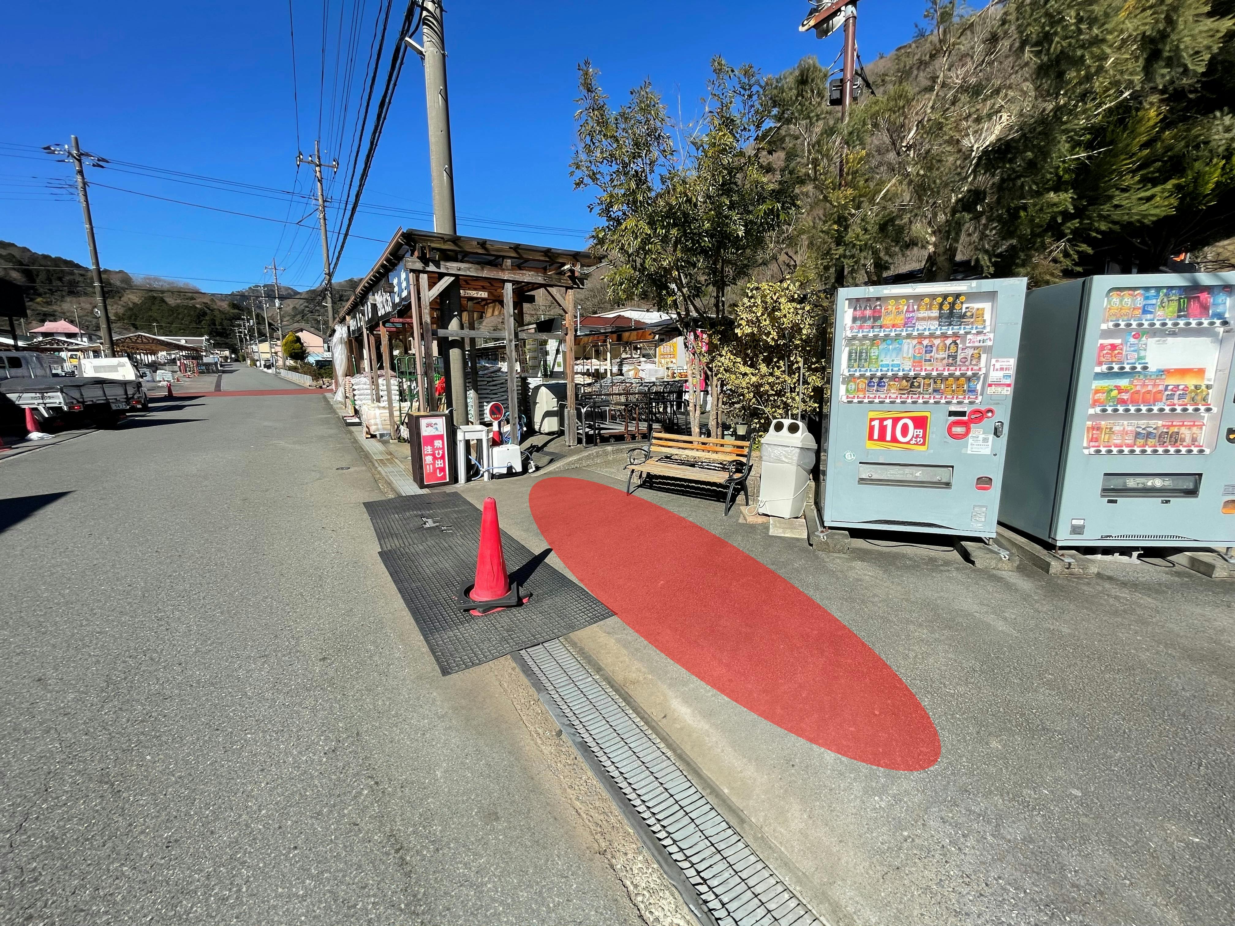 【ハンディホームセンター 伊東店】キッチンカーや物販に適したホームセンター敷地内の正面入口近くのキッチンカースペース