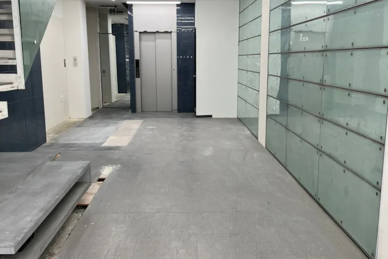 店舗内装中央