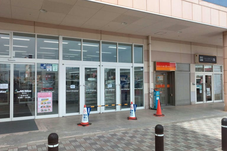 【ミスターマックス 橋本店】1階ミスターマックス店頭ATM前 販促プロモーションや物販用途に最適な総合ディスカウントストアの催事イベントスペースの画像2