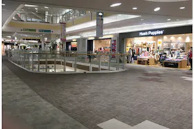 【イオンモール千葉ニュータウン】モール棟2F東エスカレーター前