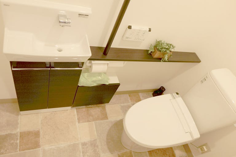 男女別のお洒落なトイレ完備(男性WC)