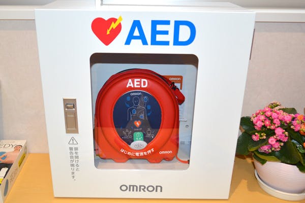 AEDもビル2階に完備☆