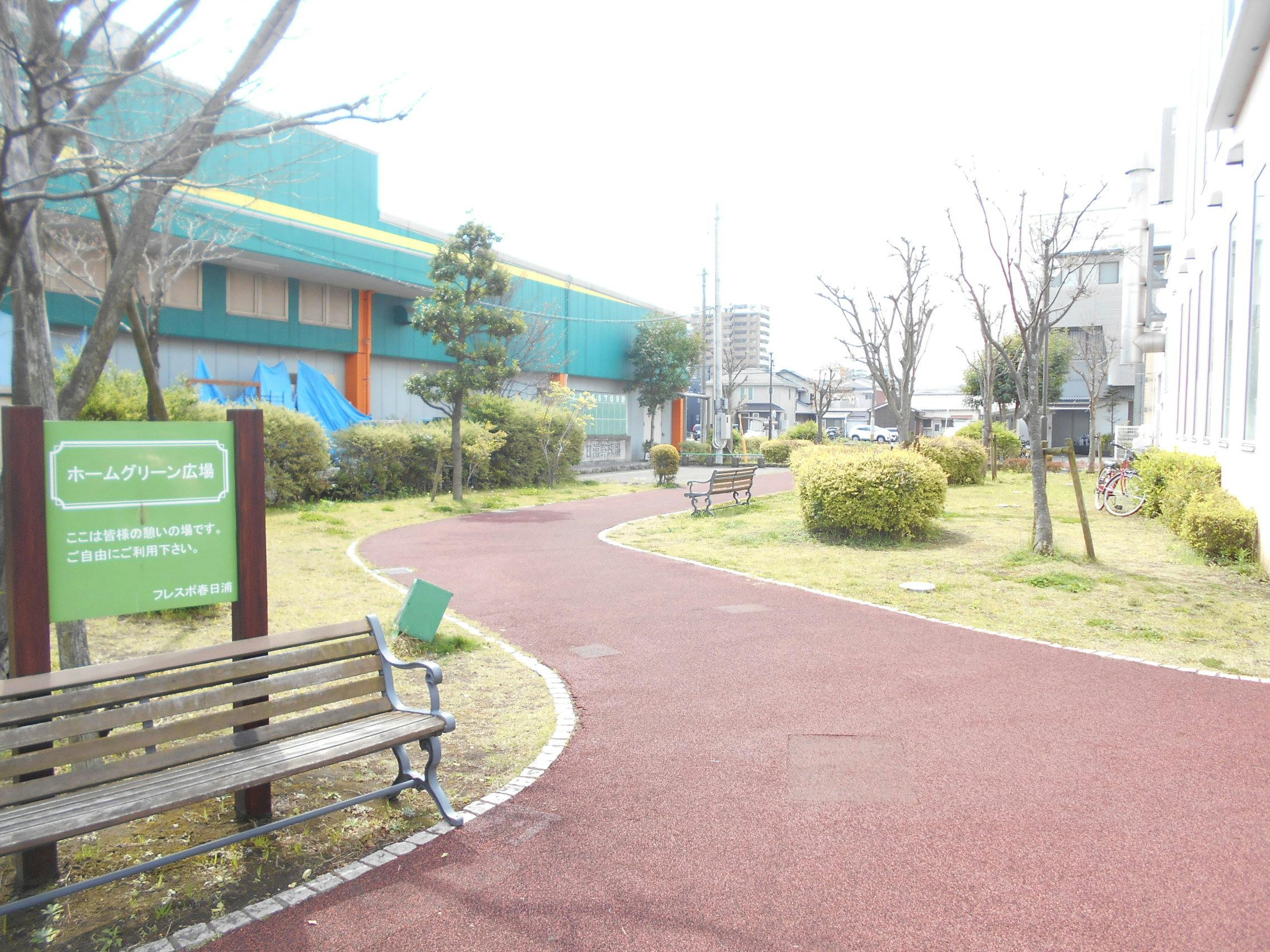 【フレスポ春日浦】ファミリー向けイベントに利用可能な屋外広場の画像