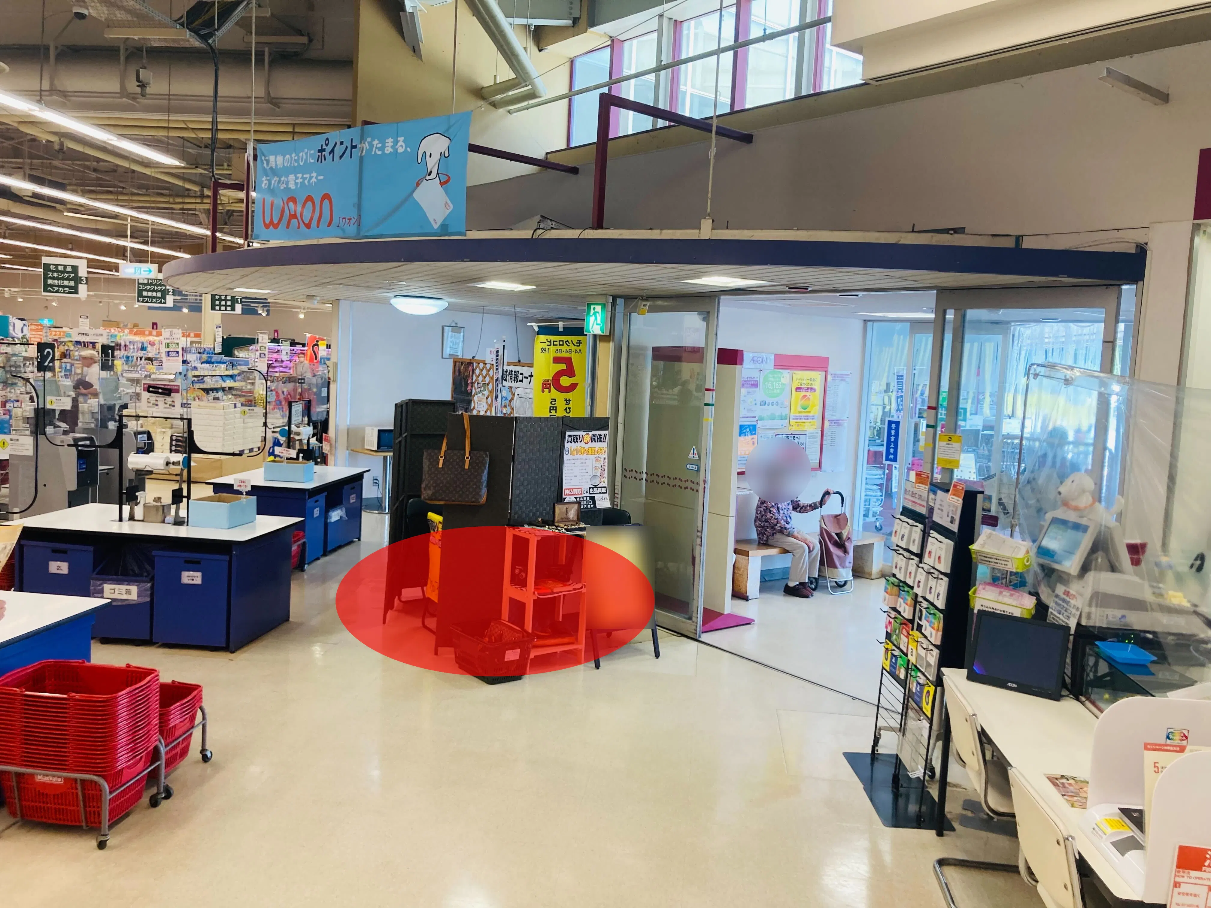 【マックスバリュ花巻店】各種プロモーションイベントや小規模物販に最適な店舗入口付近にあるイベントスペース