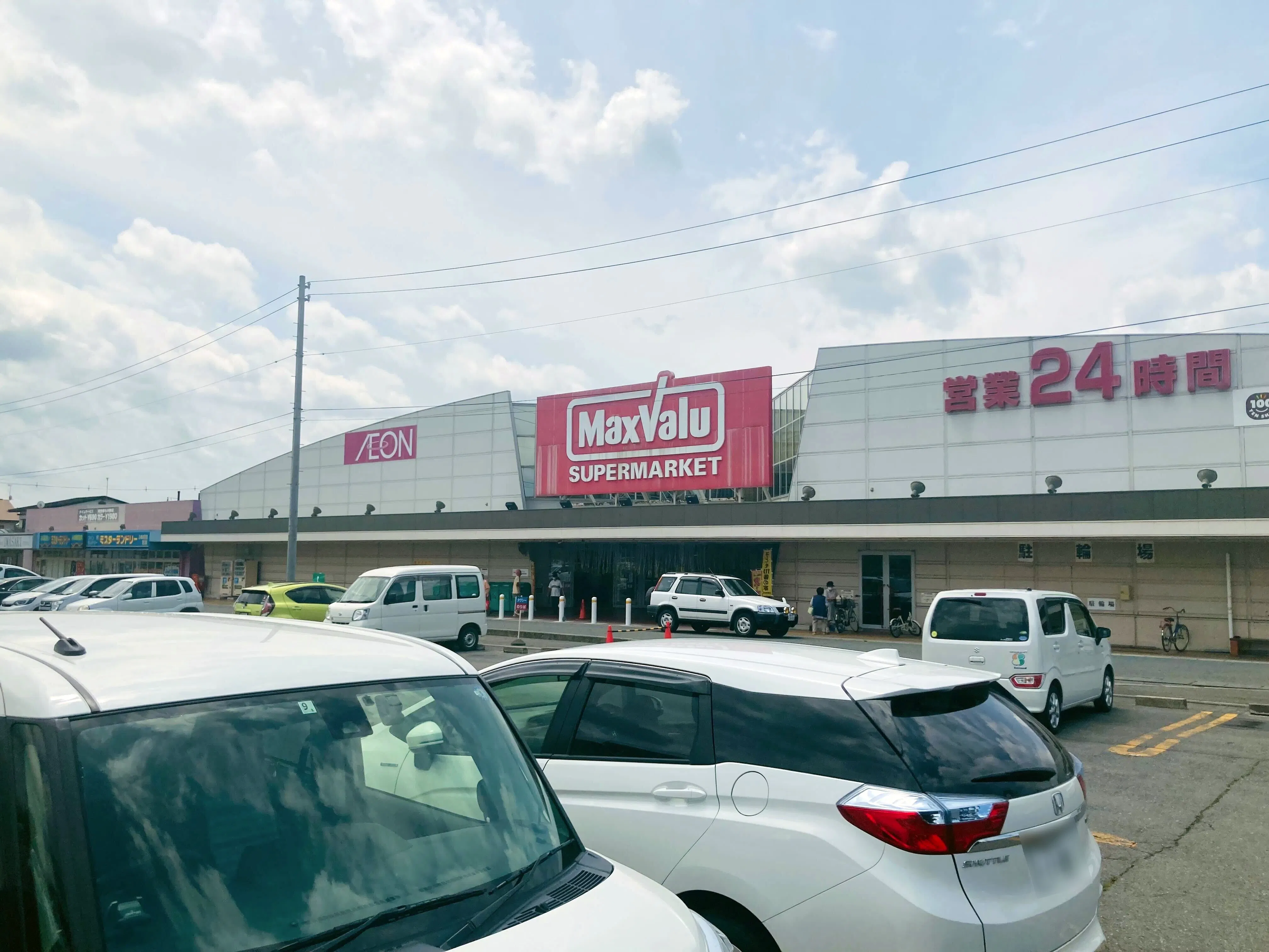 【マックスバリュ花巻店】各種プロモーションイベントや小規模物販に最適な店舗入口付近にあるイベントスペース