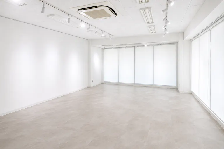 【Piccolo Gallery|麻布十番駅すぐ】白を基調とした約38㎡のギャラリースペース