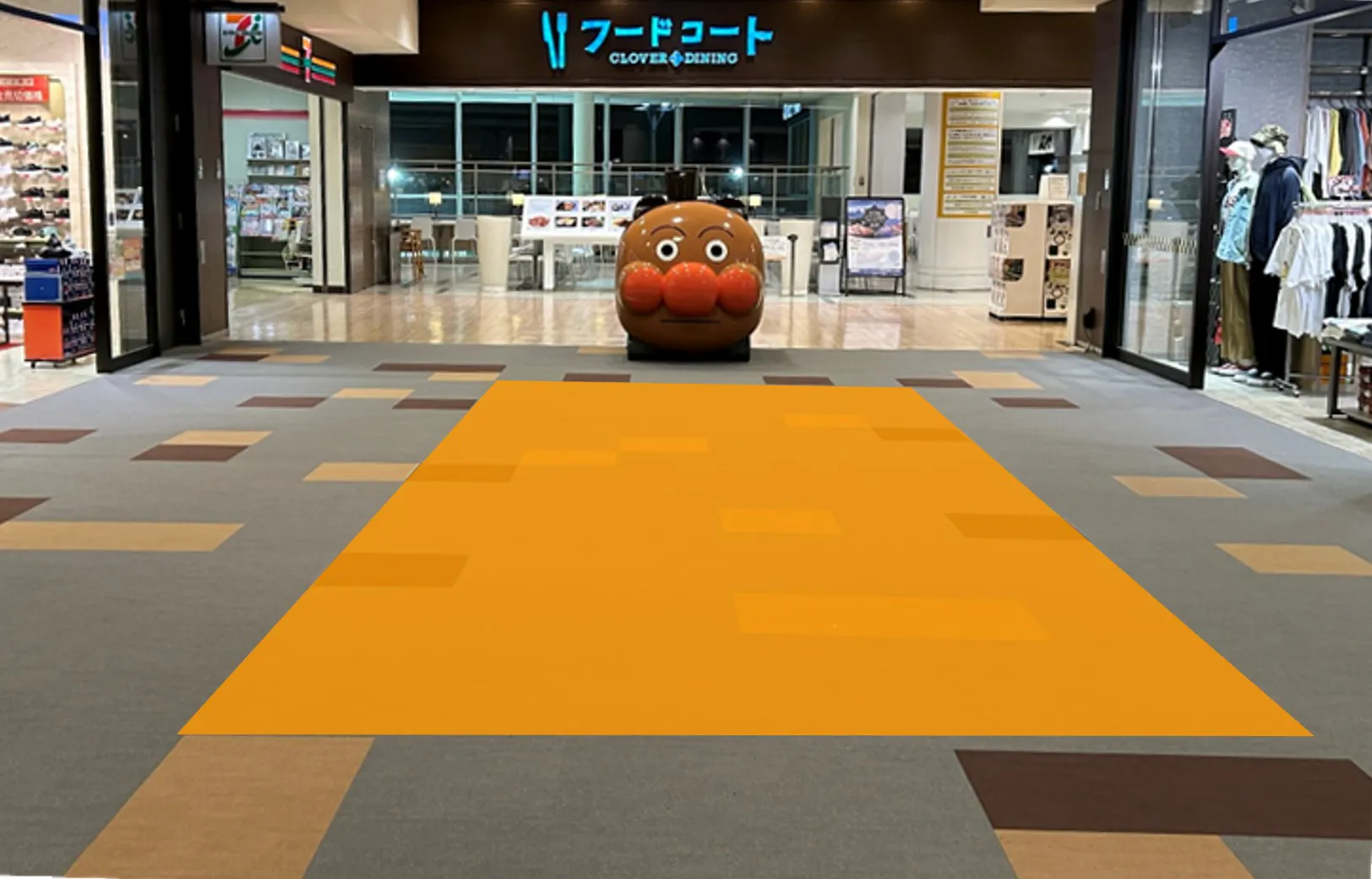 【三井アウトレットパーク 札幌北広島】クローバー•モール２F SEVEN-ELEVEN前