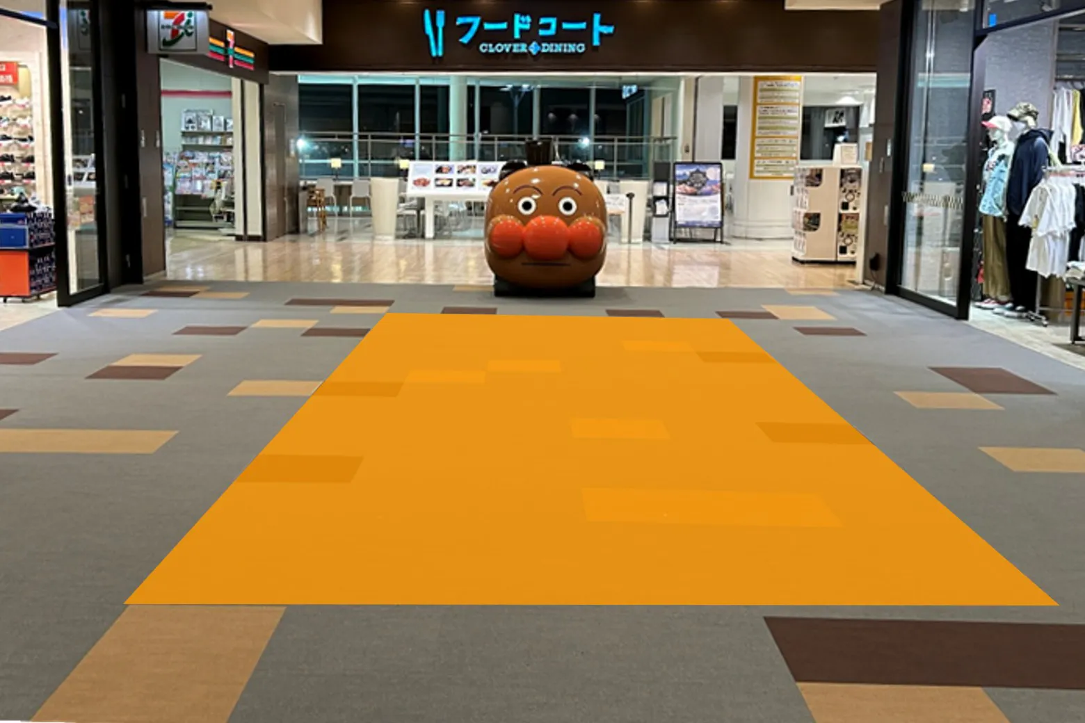 【三井アウトレットパーク 札幌北広島】クローバー•モール2F SEVEN-ELEVEN前