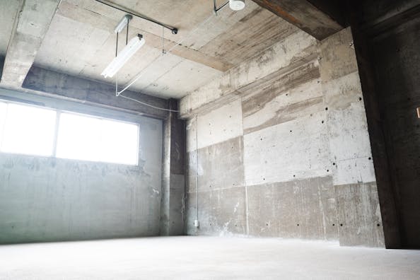 【動物園前駅1分】撮影や展示会に適したコンクリート打ちっぱなしのスタジオ