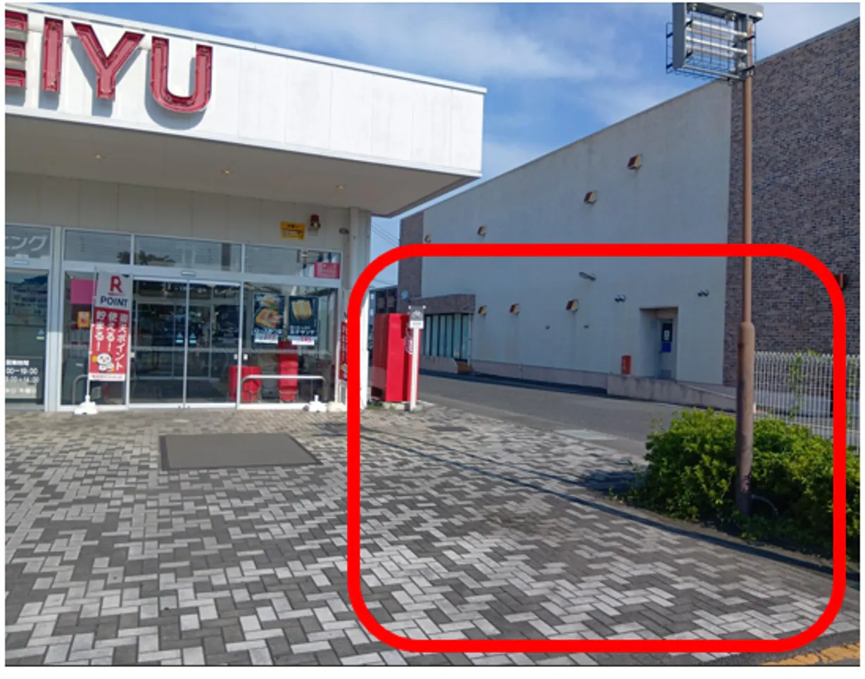 【西友　吹上店】店頭入口横② (向かって右側)　キッチンカー・移動販売や、たいやき・焼き鳥・クレープ など販売におすすめな屋外催事イベントスペース  区画の紹介文