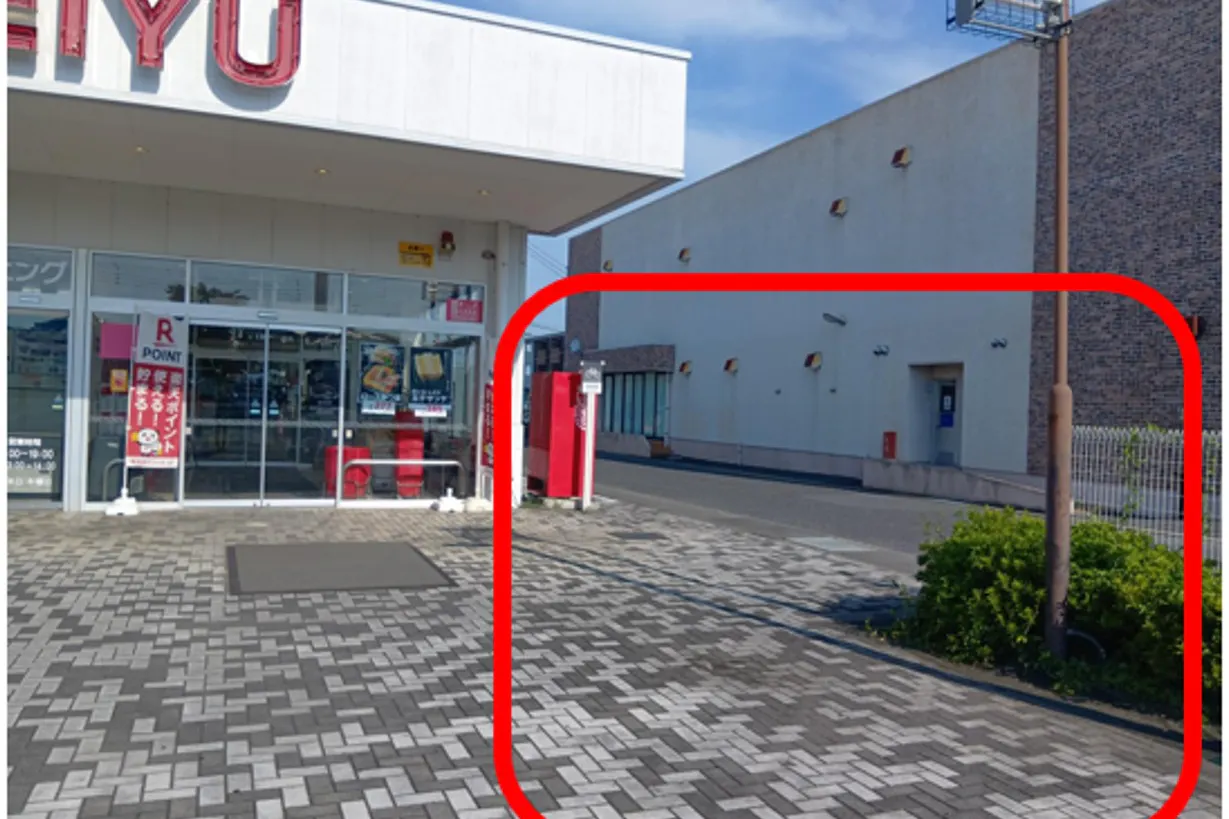 【西友 吹上店】店頭入口横② (向かって右側) キッチンカー・移動販売や、たいやき・焼き鳥・クレープ など販売におすすめな屋外催事イベントスペース 区画の紹介文