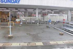 【サンデー南陽プラザ店】屋外駐車場 キッチンカーの出店に最適なホームセンター内駐車場の屋外イベントスペース