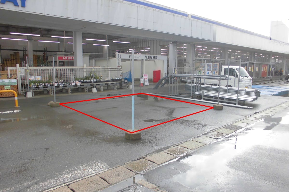 【サンデー南陽プラザ店】屋外駐車場　キッチンカーの出店に最適なホームセンター内駐車場の屋外イベントスペースの画像