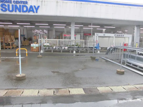 【サンデー南陽プラザ店】屋外駐車場 キッチンカーの出店に最適なホームセンター内駐車場の屋外イベントスペース