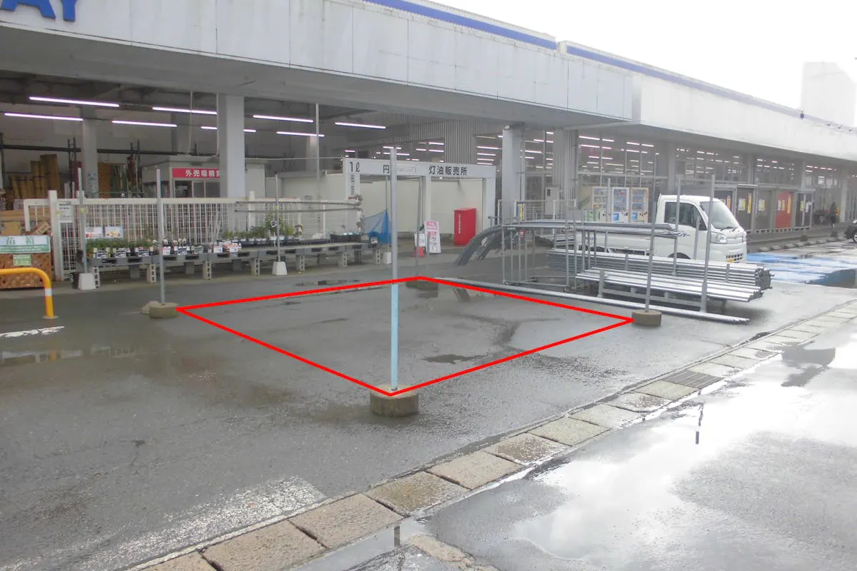 【サンデー南陽プラザ店】屋外駐車場　キッチンカーの出店に最適なホームセンター内駐車場の屋外イベントスペースの画像